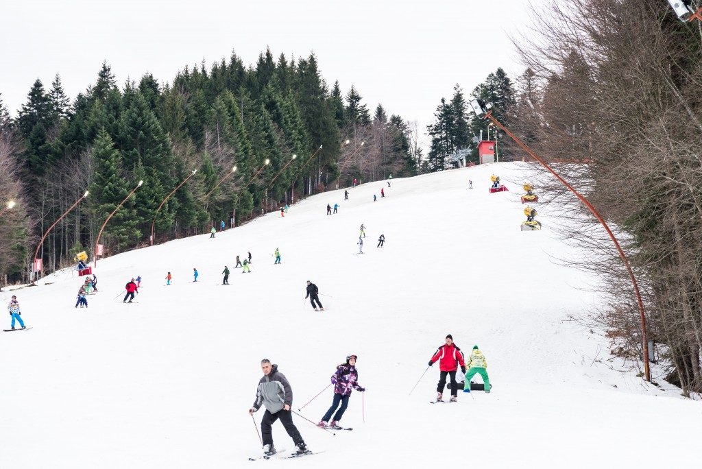 people skiing
