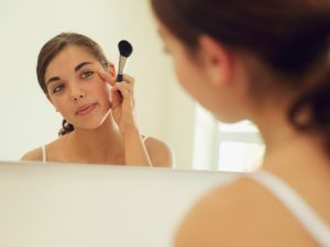 woman doing make up